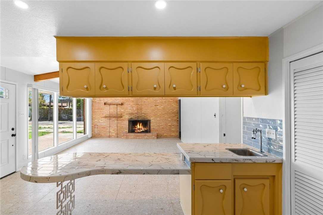 3445 Floyd St - Photo 6 of 35