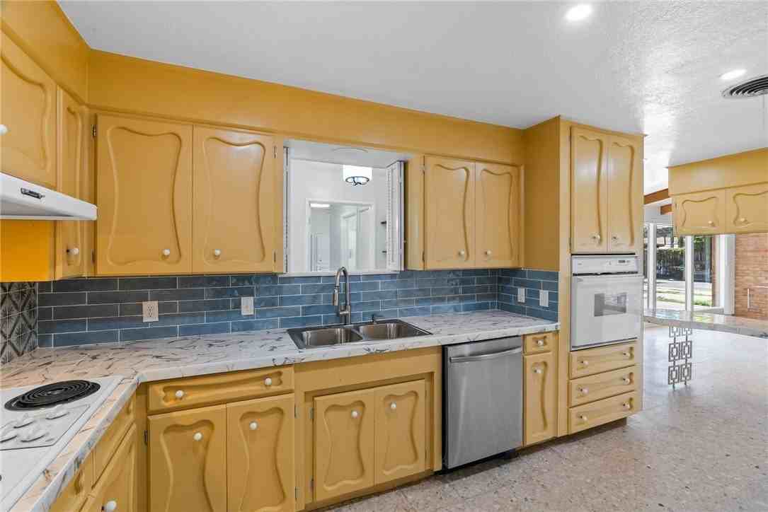 3445 Floyd St - Photo 7 of 35