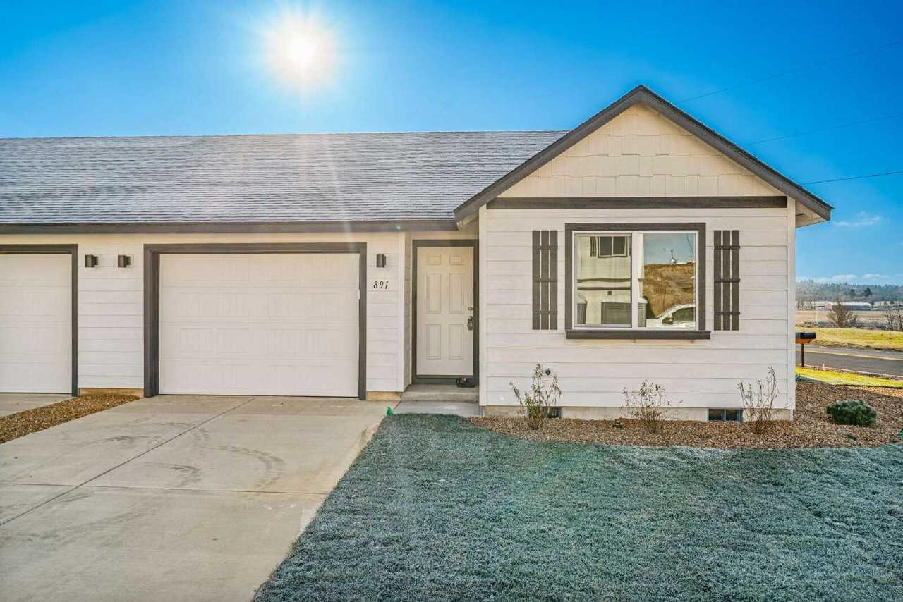 895 Se Starview Ave - Photo 3 of 32