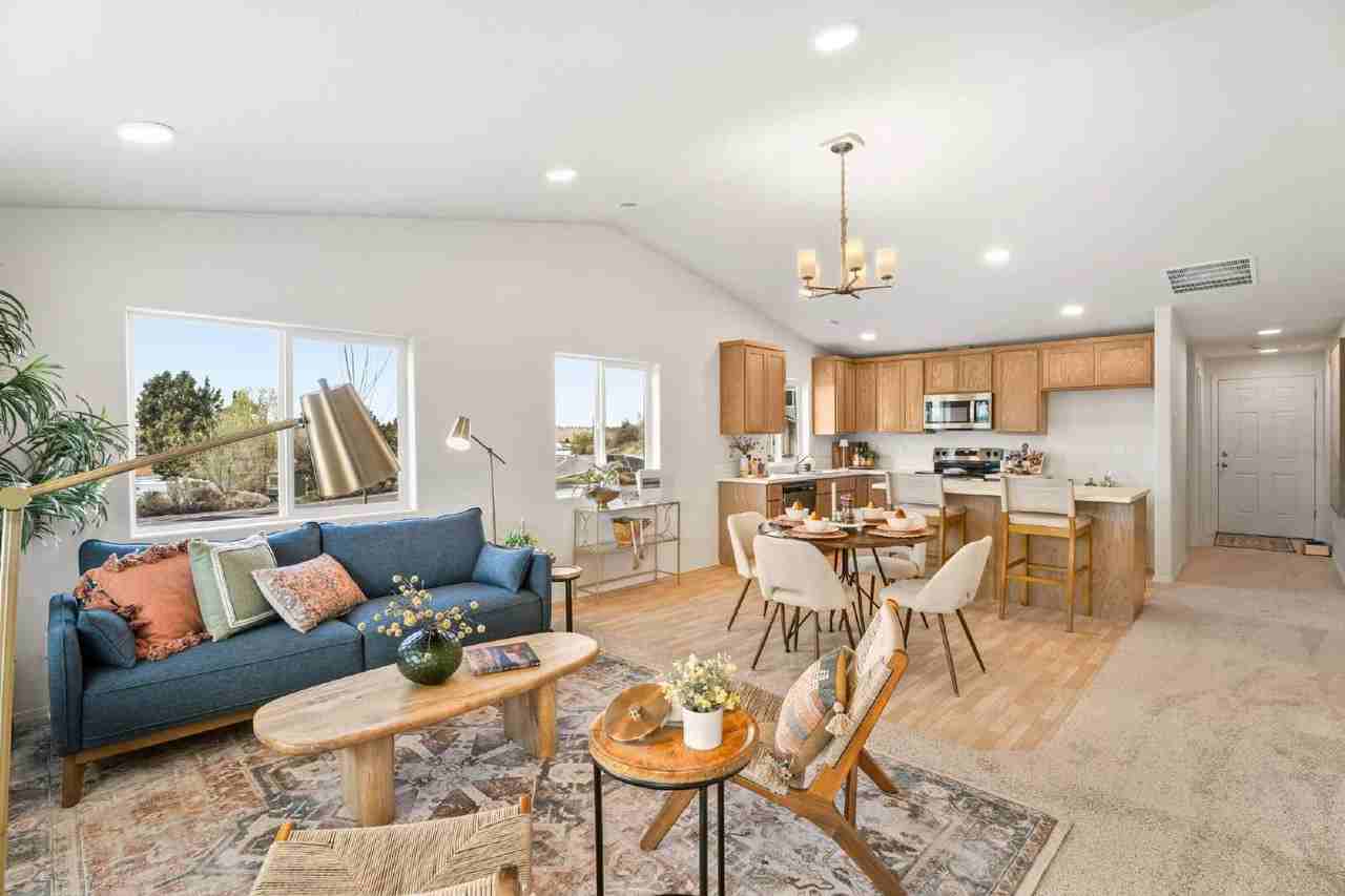 895 Se Starview Ave - Photo 6 of 32