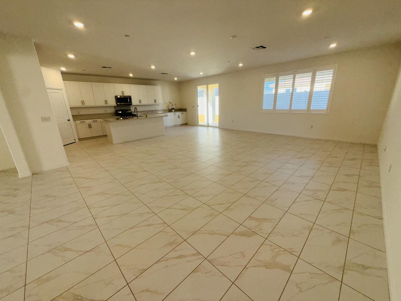 39171 Quixote Ct - Photo 3 of 7