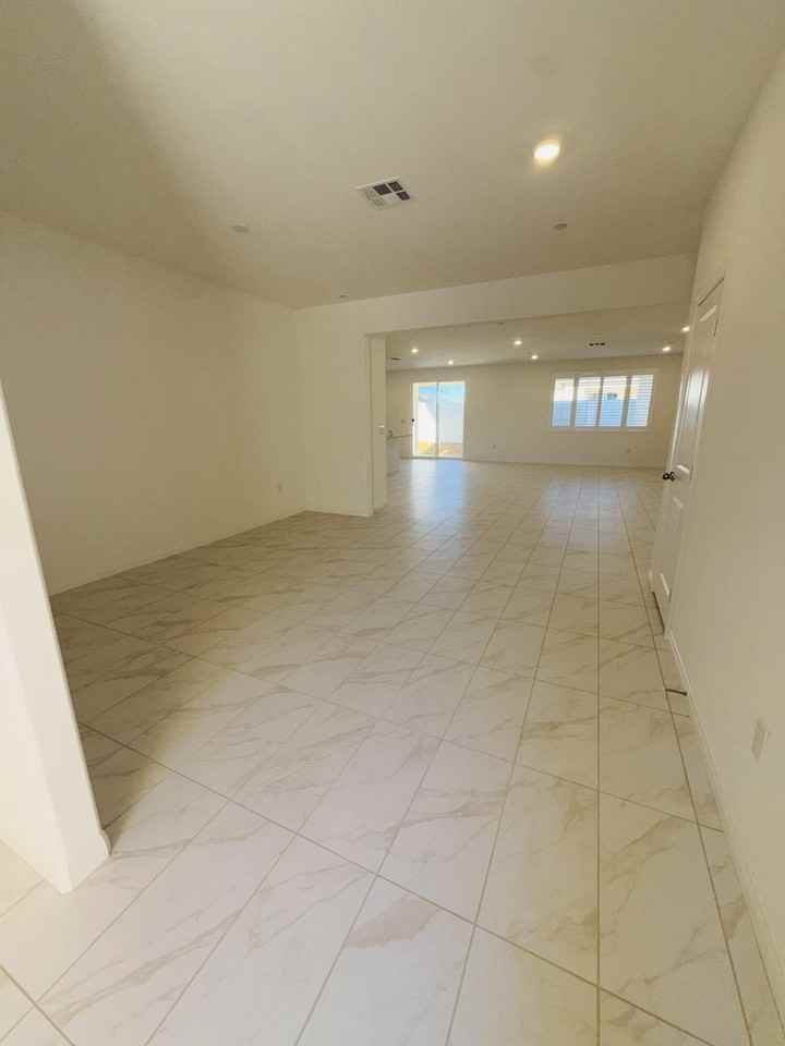 39171 Quixote Ct - Photo 4 of 7