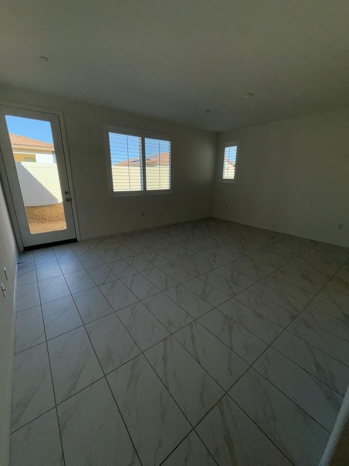 39171 Quixote Ct - Photo 5 of 7
