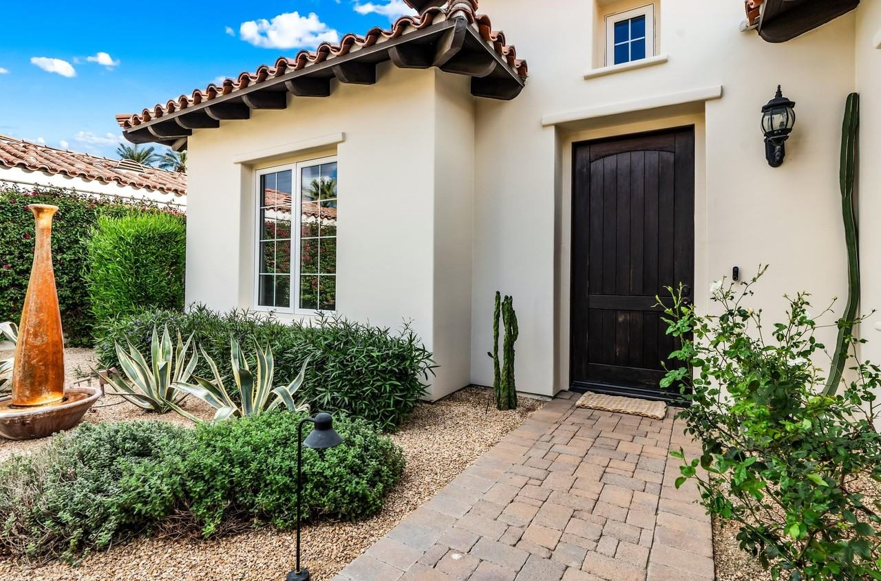56738 Palms Dr - Photo 3 of 46