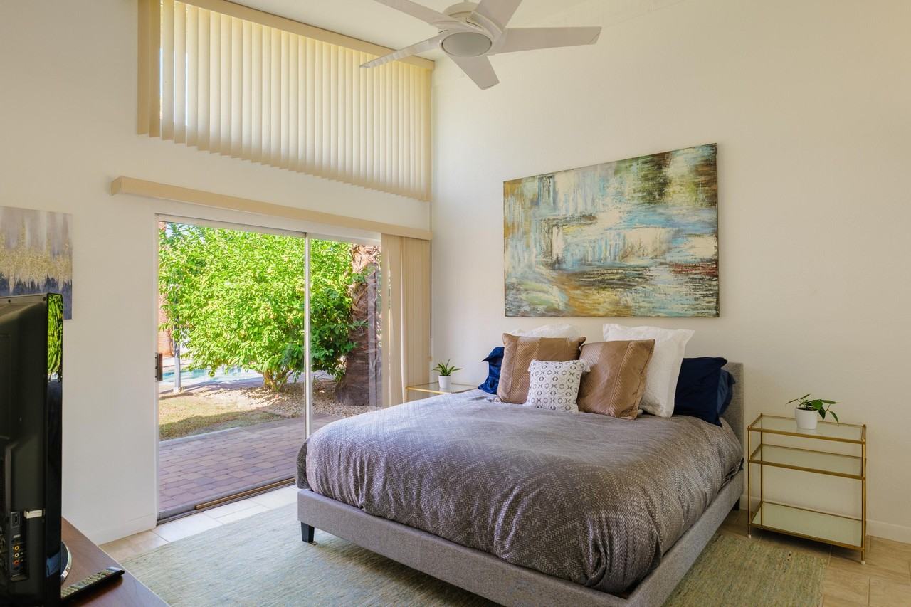 290 S San Jacinto Dr #8 - Photo 4 of 8