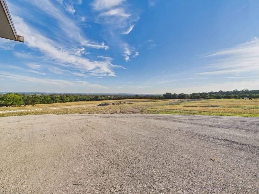 1016 Luckenbach Cain City Rd - Photo 2 of 25