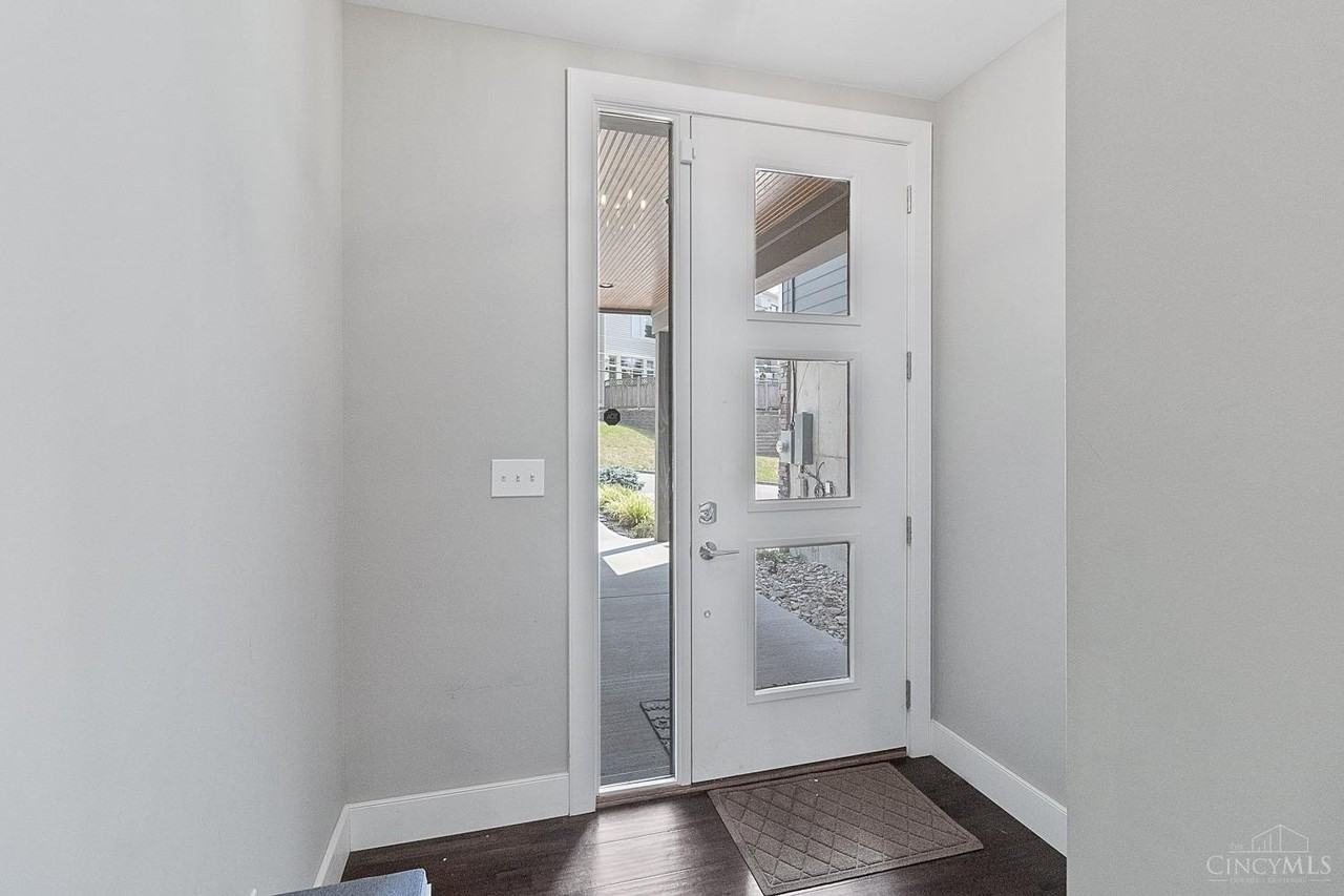 3572 Handman Ave - Photo 5 of 40