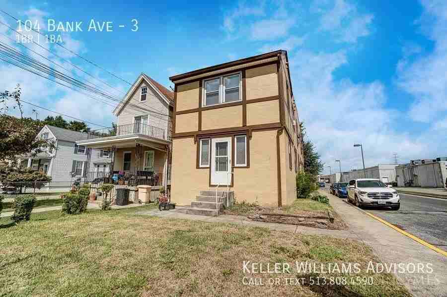 104 Bank Ave #3 - Photo 3 of 33