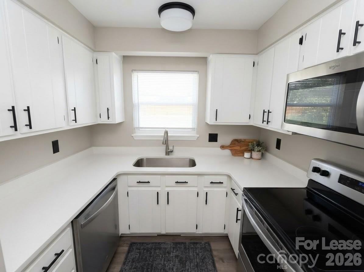 708 Langtree Rd - Photo 3 of 9