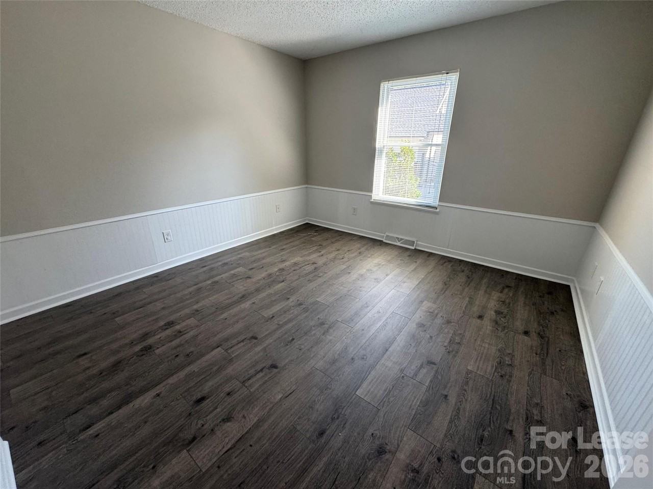 708 Langtree Rd - Photo 5 of 9