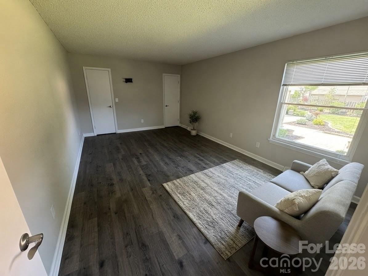 708 Langtree Rd - Photo 6 of 9