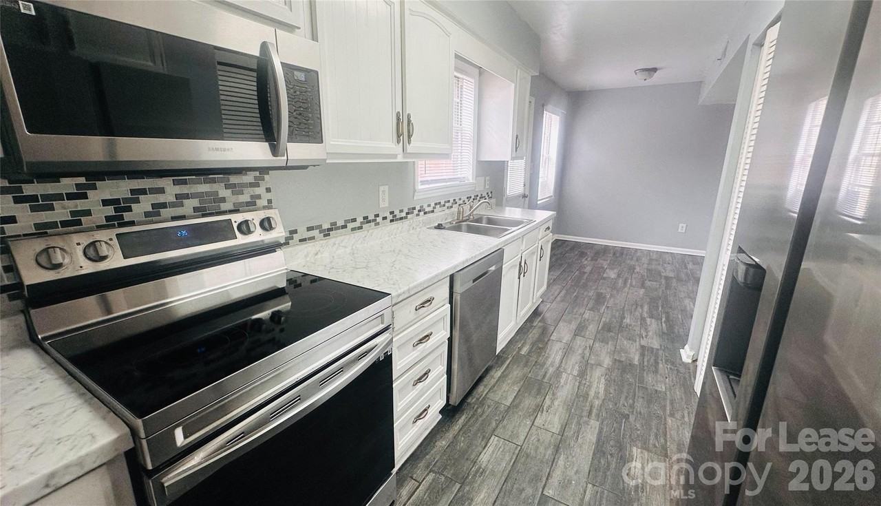 11008 Hunter Trail Ln - Photo 2 of 15