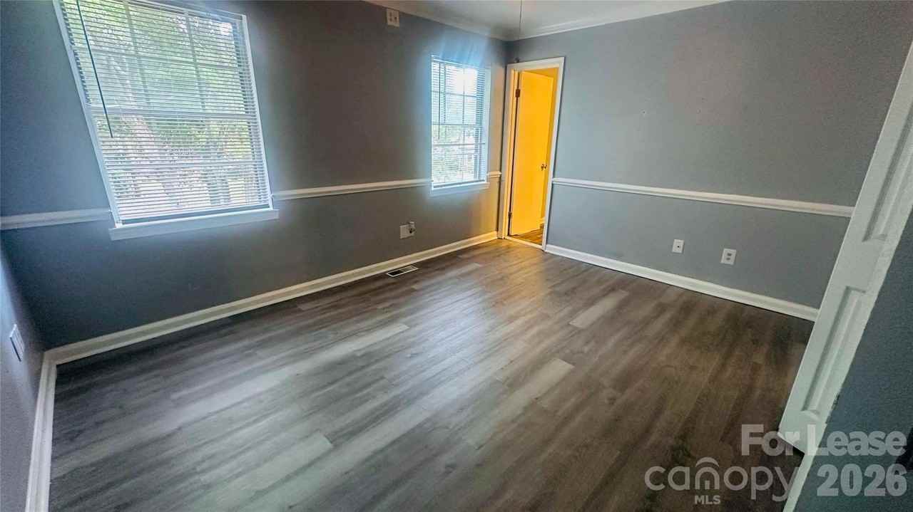 11008 Hunter Trail Ln - Photo 6 of 15