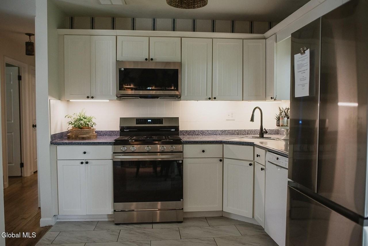 12 Vanderbilt Ave - Photo 4 of 15