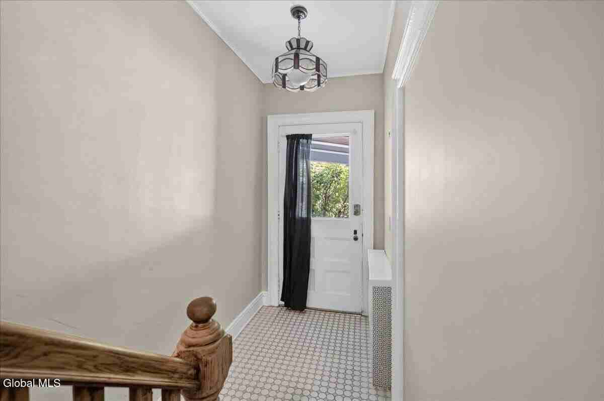 69 S Lake Ave - Photo 4 of 15