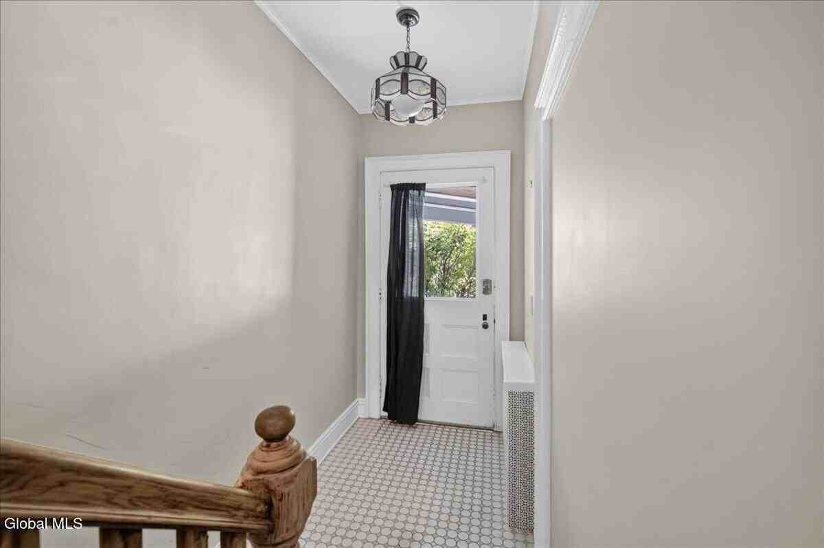 69 S Lake Ave - Photo 4 of 19