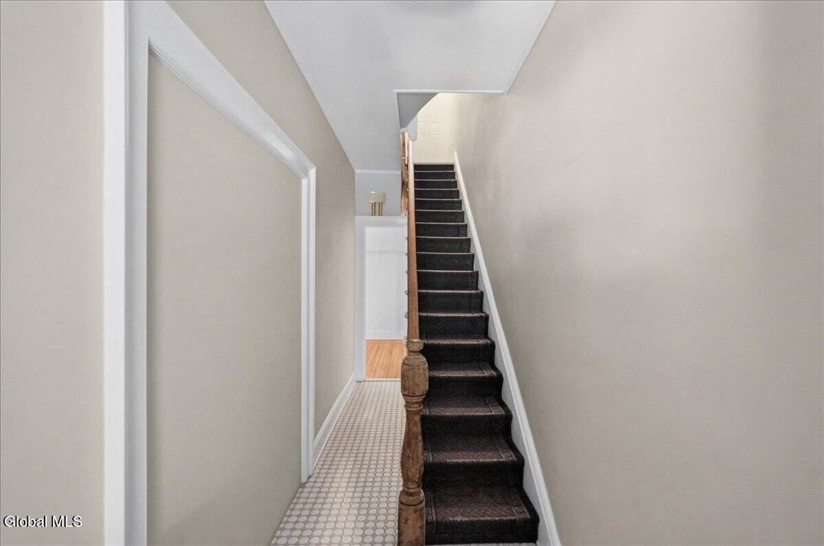 69 S Lake Ave - Photo 5 of 19