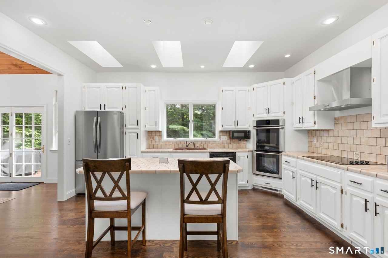 17 Curtis Dr - Photo 7 of 40