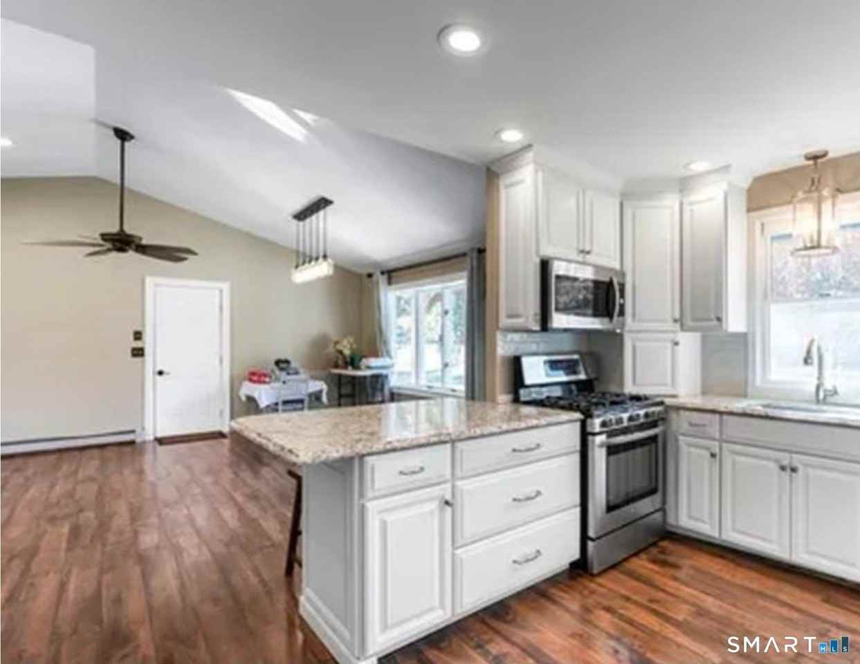 144 Pond Cir - Photo 3 of 32