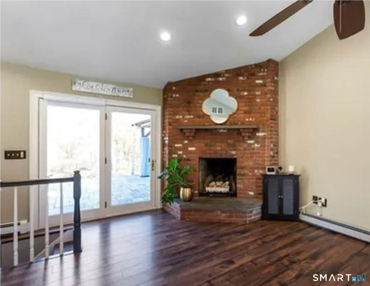 144 Pond Cir - Photo 4 of 32