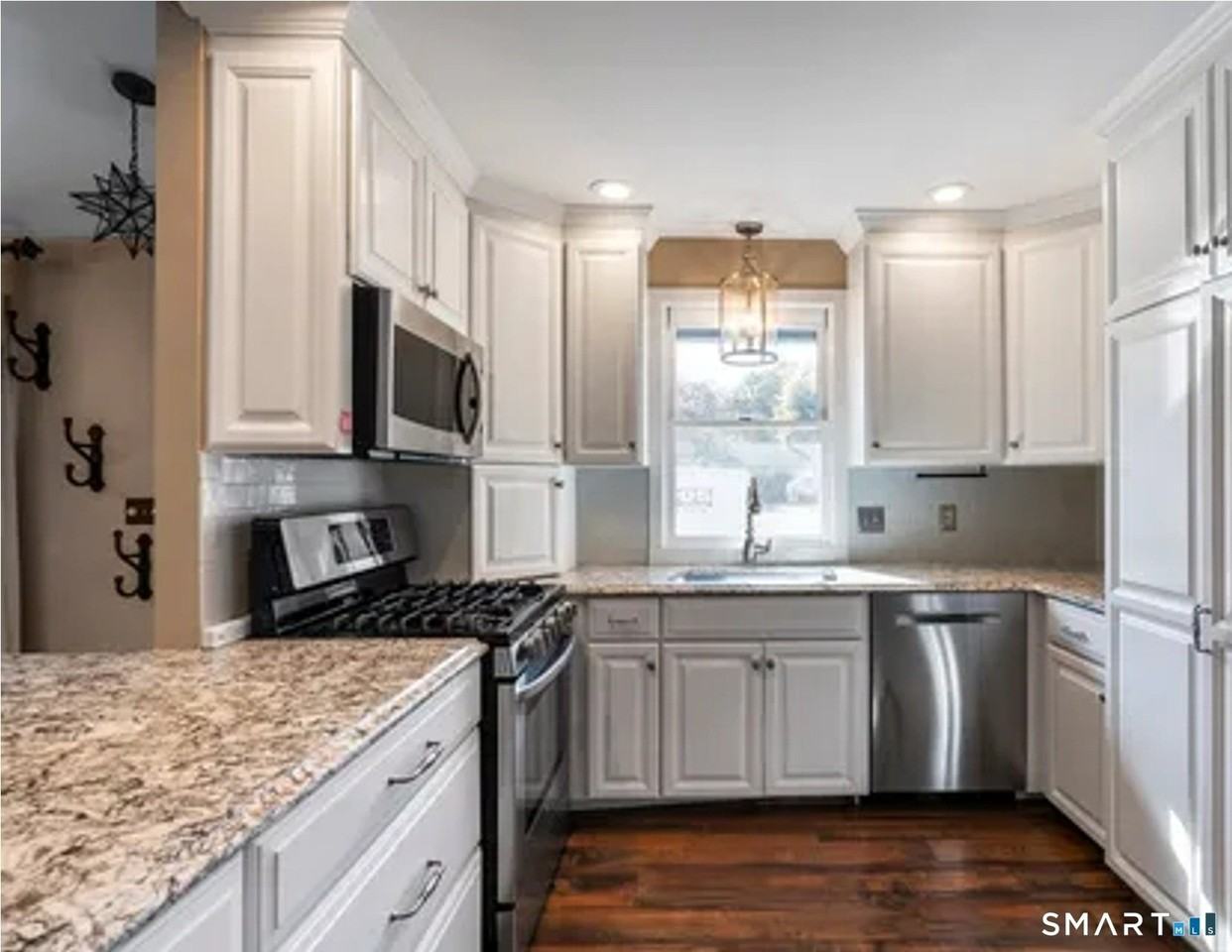 144 Pond Cir - Photo 6 of 32