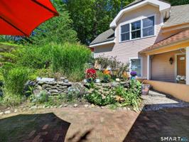 featured image of 427 Noank Rd