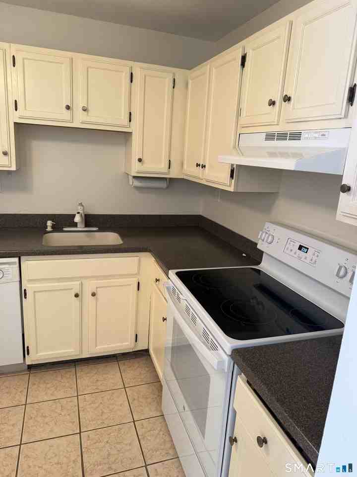 2306 Cromwell Hills Dr - Photo 6 of 16