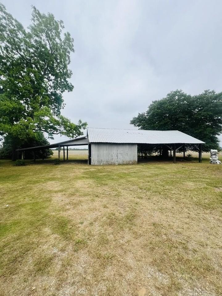 832 W King St - Photo 2 of 14