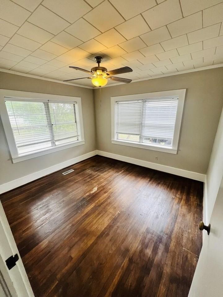 832 W King St - Photo 5 of 14