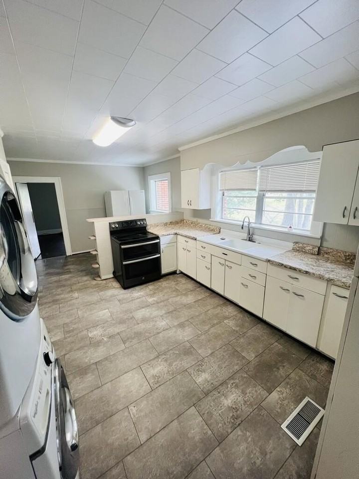 832 W King St - Photo 7 of 14