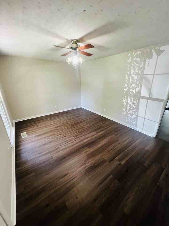 801 Florence St - Photo 2 of 9