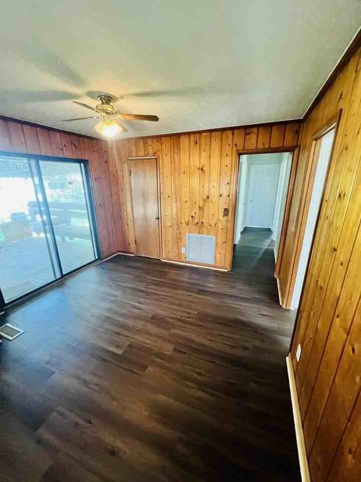 801 Florence St - Photo 4 of 9