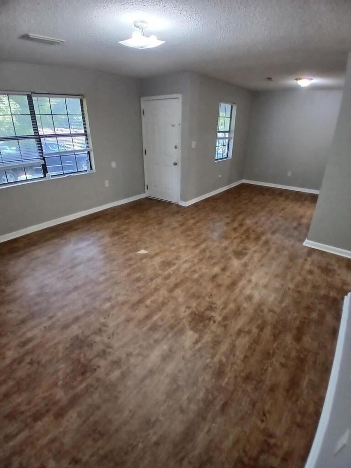 608 W Reynolds St Apt A - Photo 2 of 10