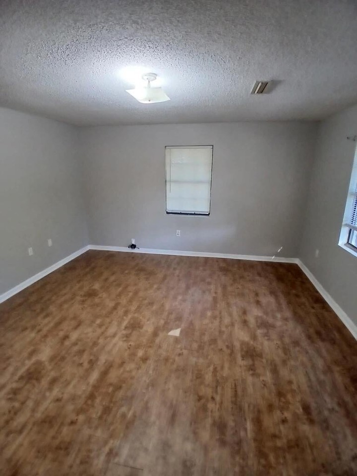 608 W Reynolds St Apt A - Photo 3 of 10