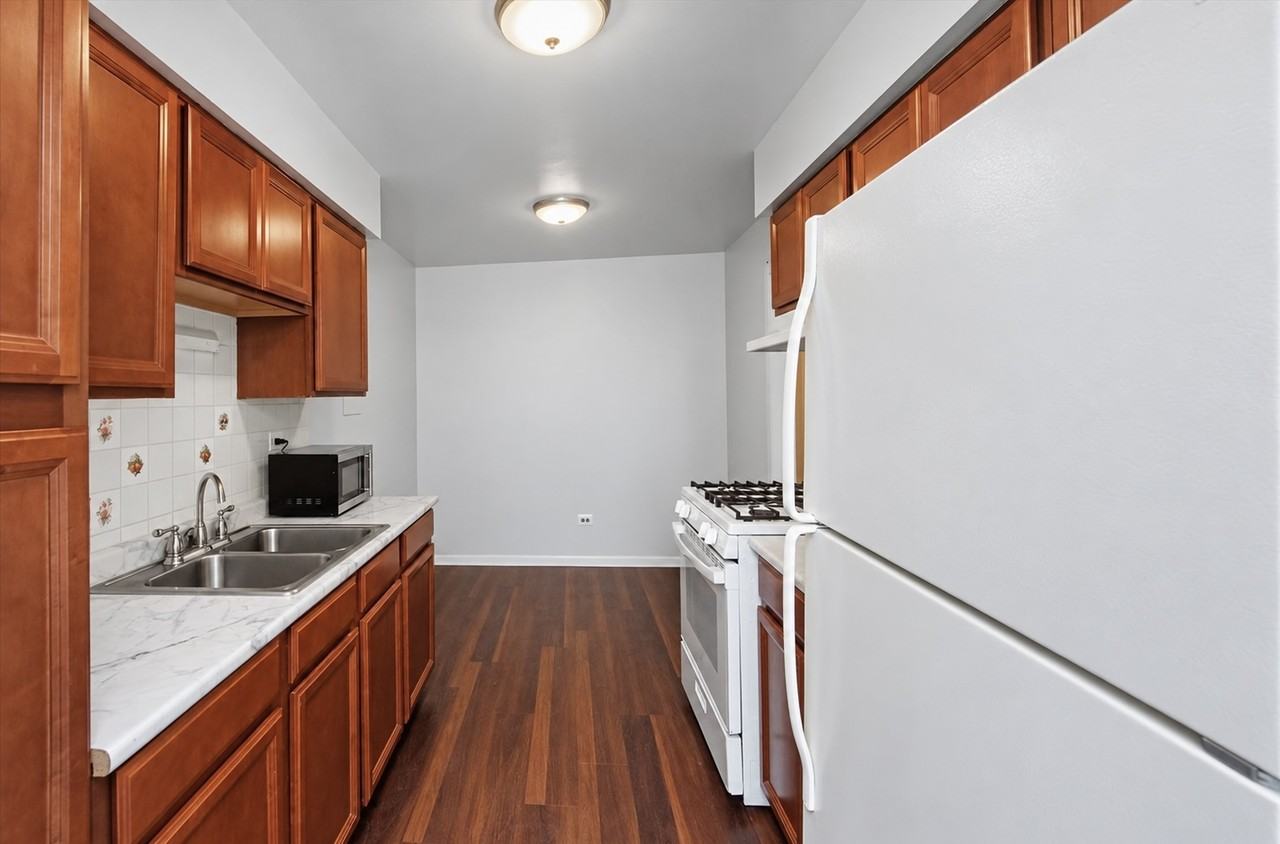 700 Mckinley Ave #303 - Photo 2 of 14