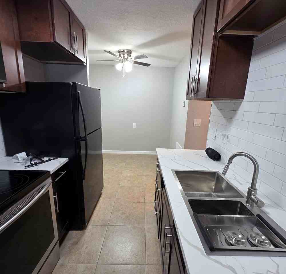 112 S Highland Ave #112 - Photo 5 of 27
