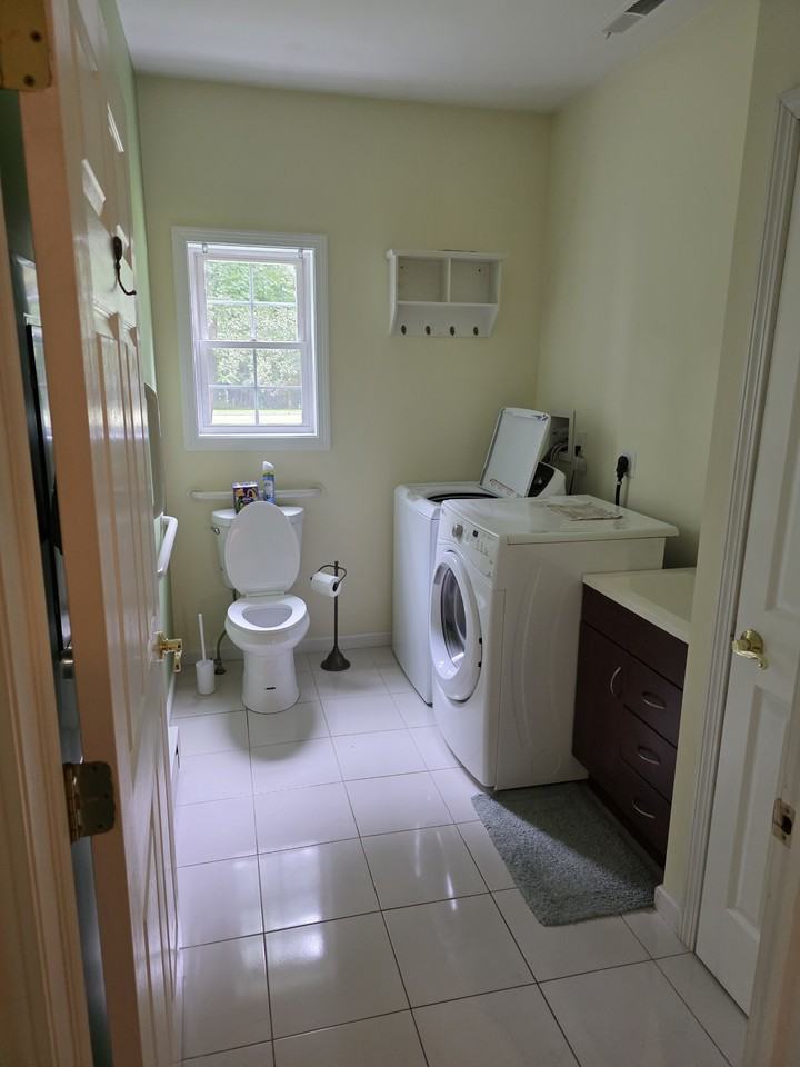 4 Lake Dr #B - Photo 6 of 10