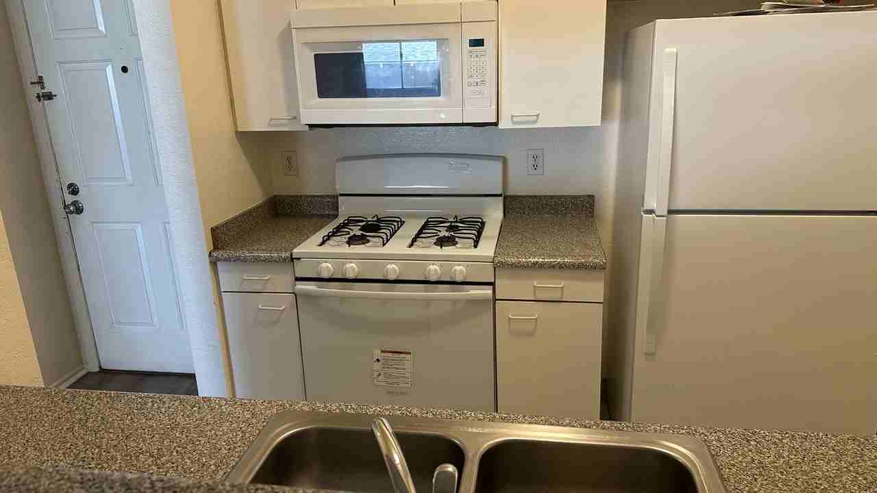 1245 N Cherokee Ave #4 - Photo 5 of 14