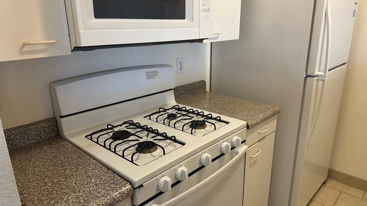 1245 N Cherokee Ave #4 - Photo 6 of 14
