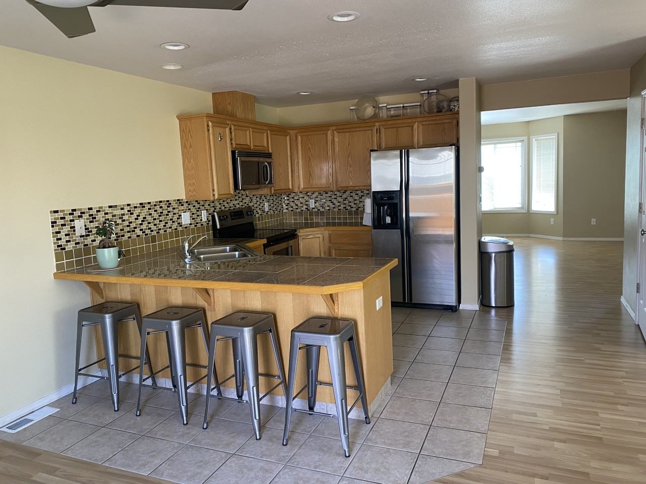 4910 Guemes Ln - Photo 2 of 12