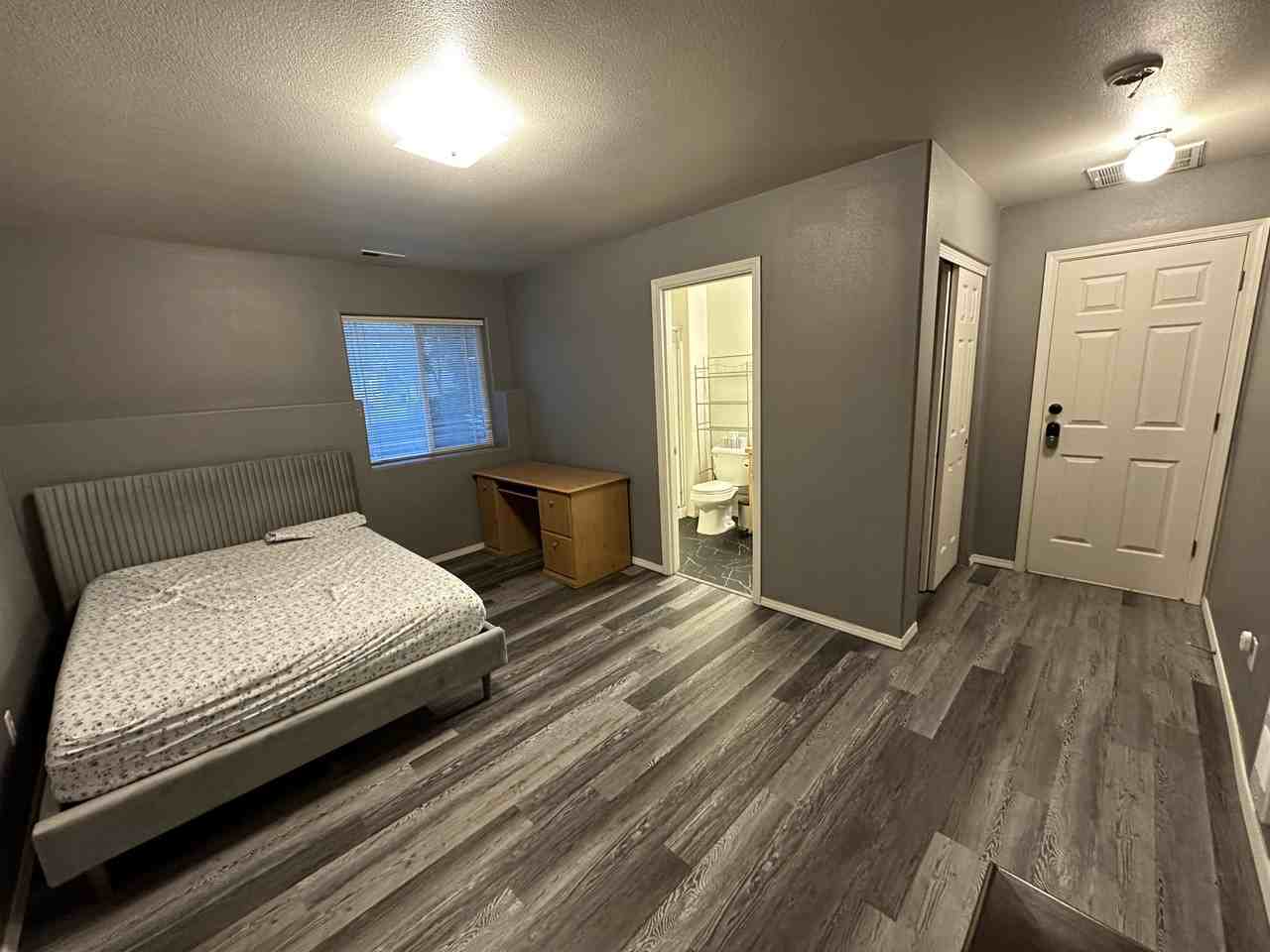 4910 Guemes Ln - Photo 3 of 12