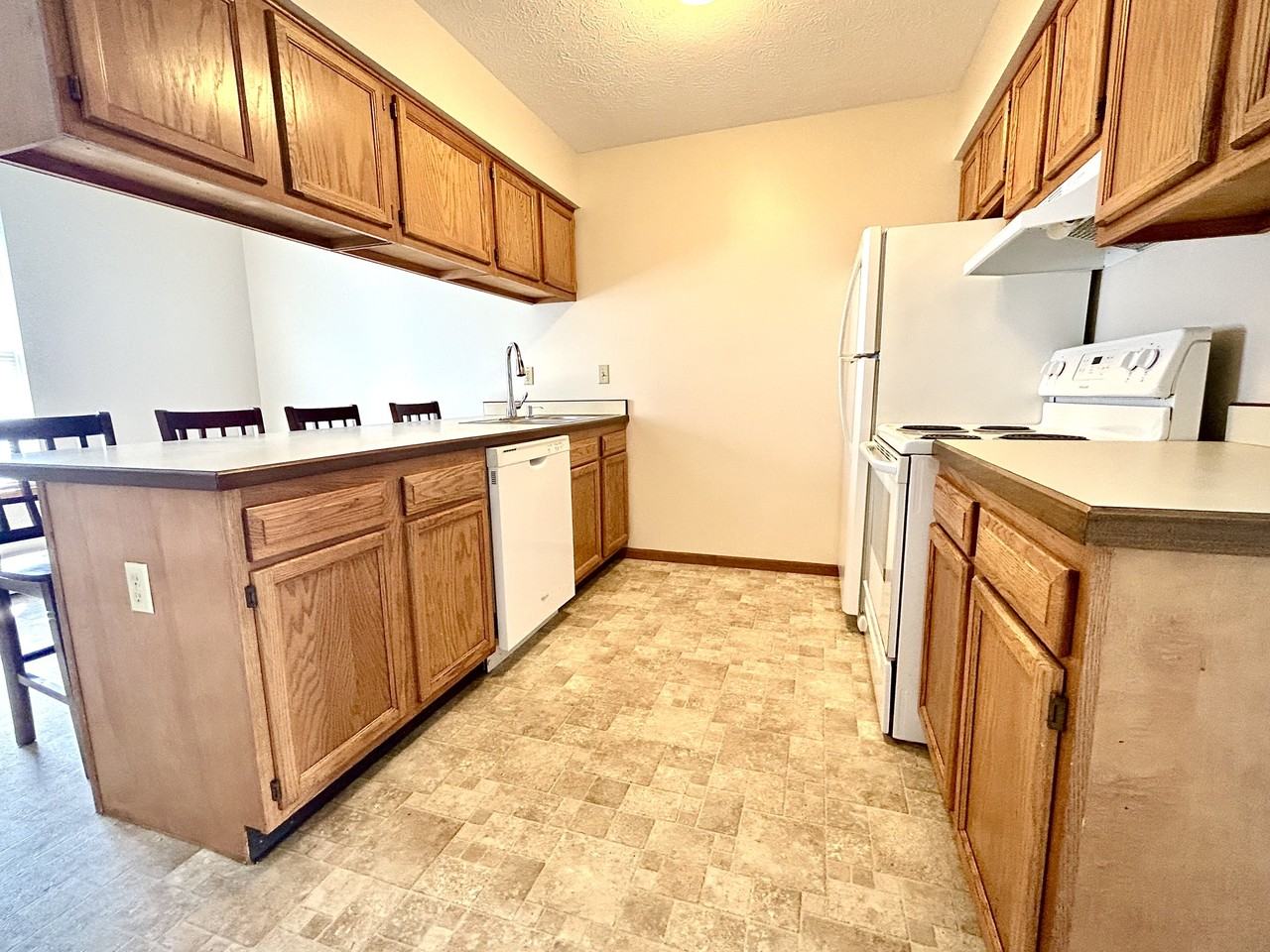 3601 Farmview Cir - Photo 4 of 14