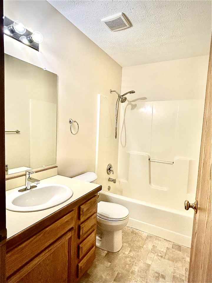 3601 Farmview Cir - Photo 6 of 14