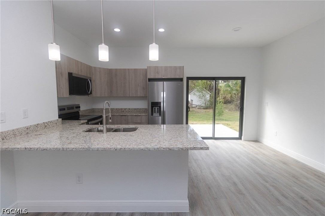 1123 Deauville St E - Photo 3 of 37