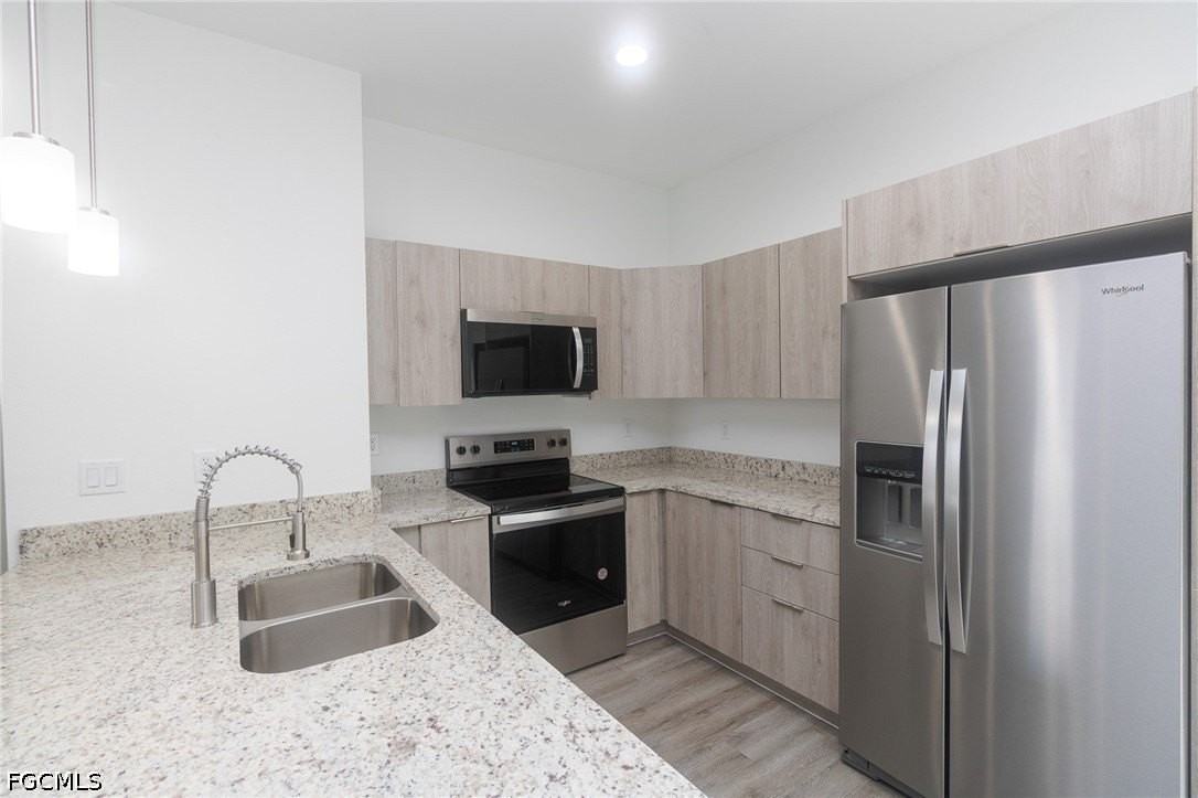 1123 Deauville St E - Photo 7 of 37