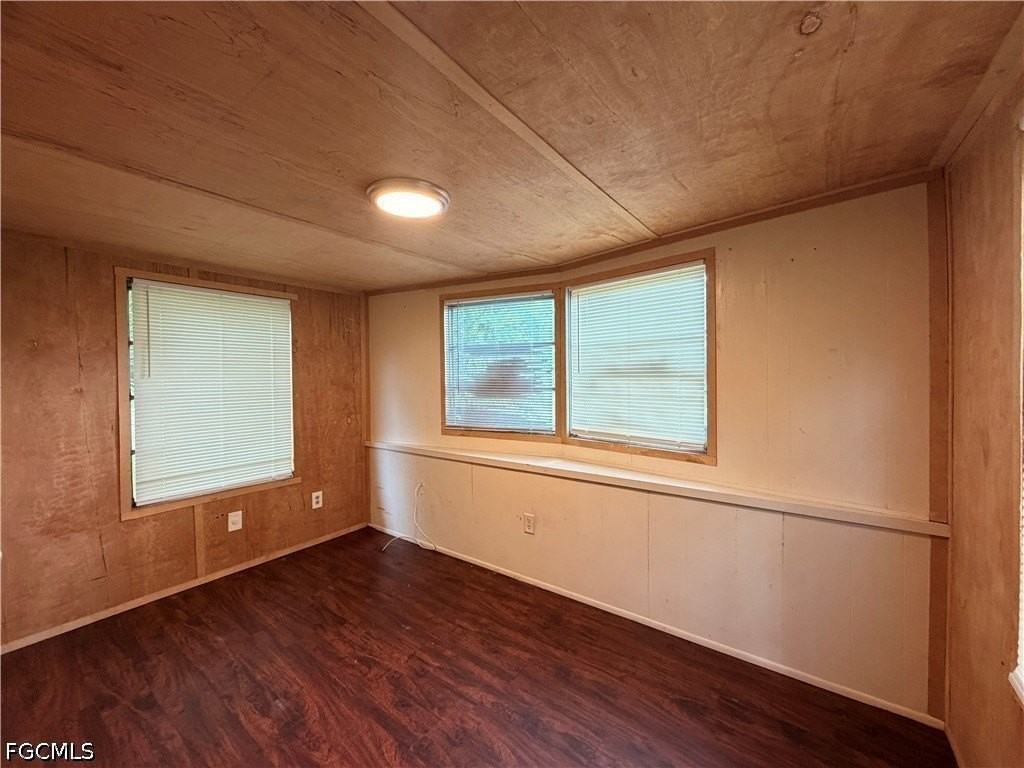 7847 Suncoast Dr - Photo 3 of 8