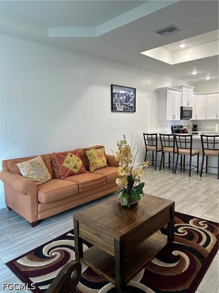 405 W 12th St - Photo 5 of 8
