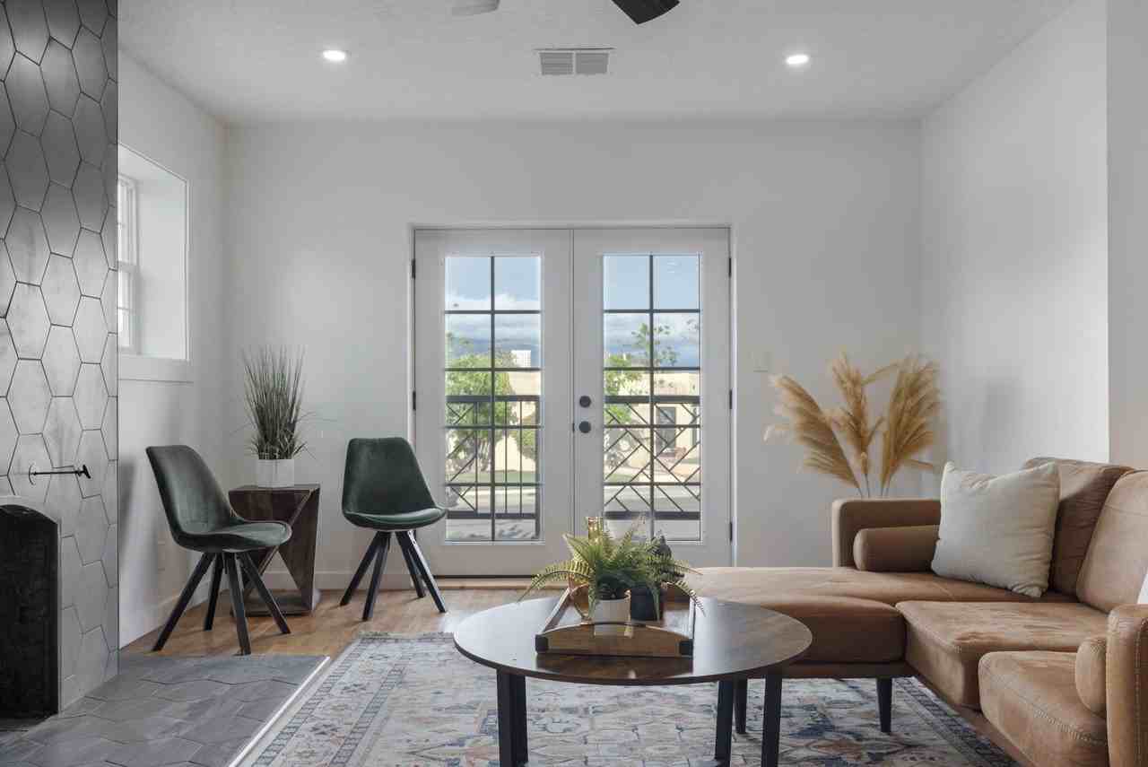 219 Solano Dr Se - Photo 6 of 47