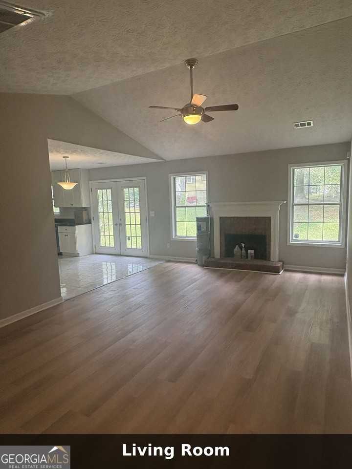 1119 Whisper Wind Dr - Photo 3 of 14