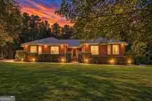featured image of 100 Bluebird Ln
